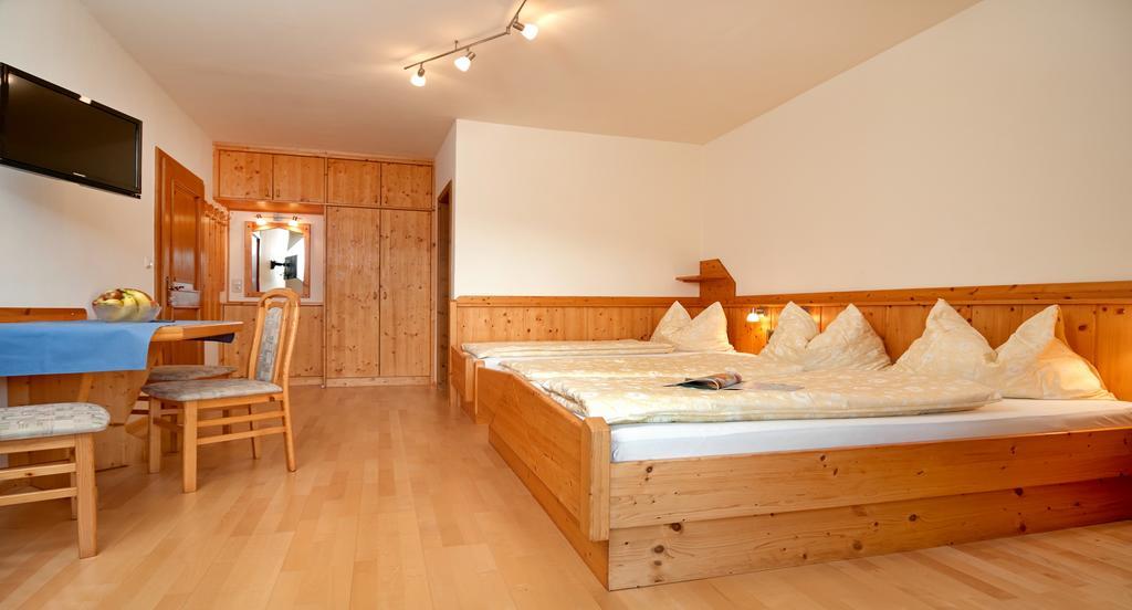 Hubertushof Hotell Latschach ober dem Faakersee Exteriör bild