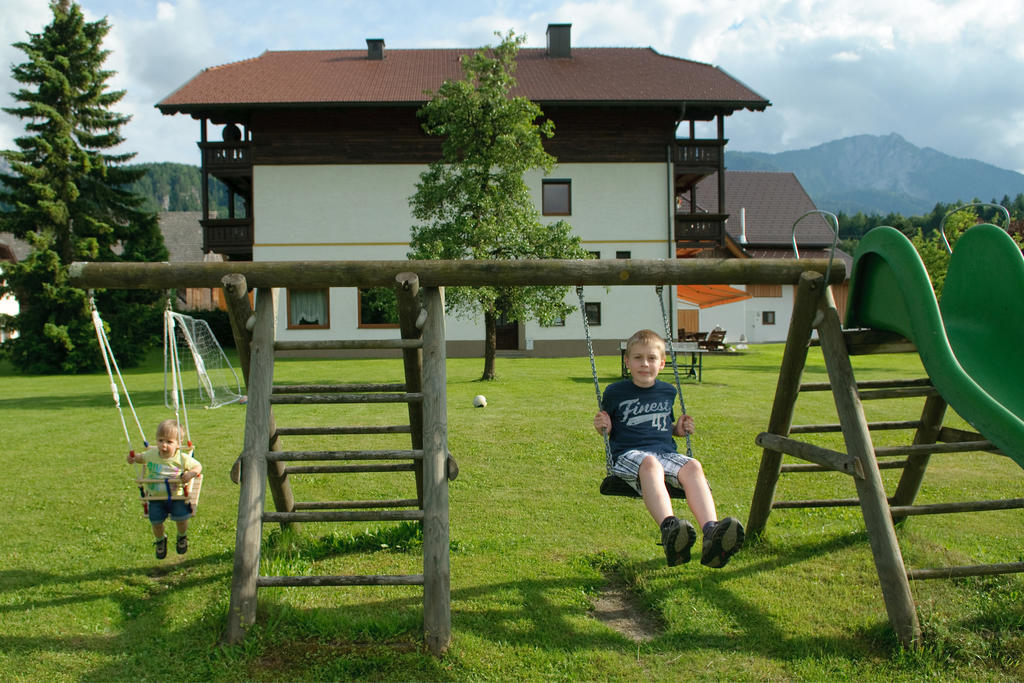 Hubertushof Hotell Latschach ober dem Faakersee Exteriör bild