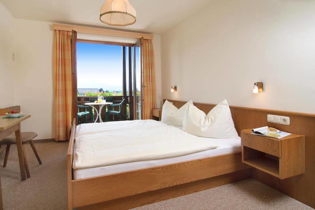 Hubertushof Hotell Latschach ober dem Faakersee Exteriör bild