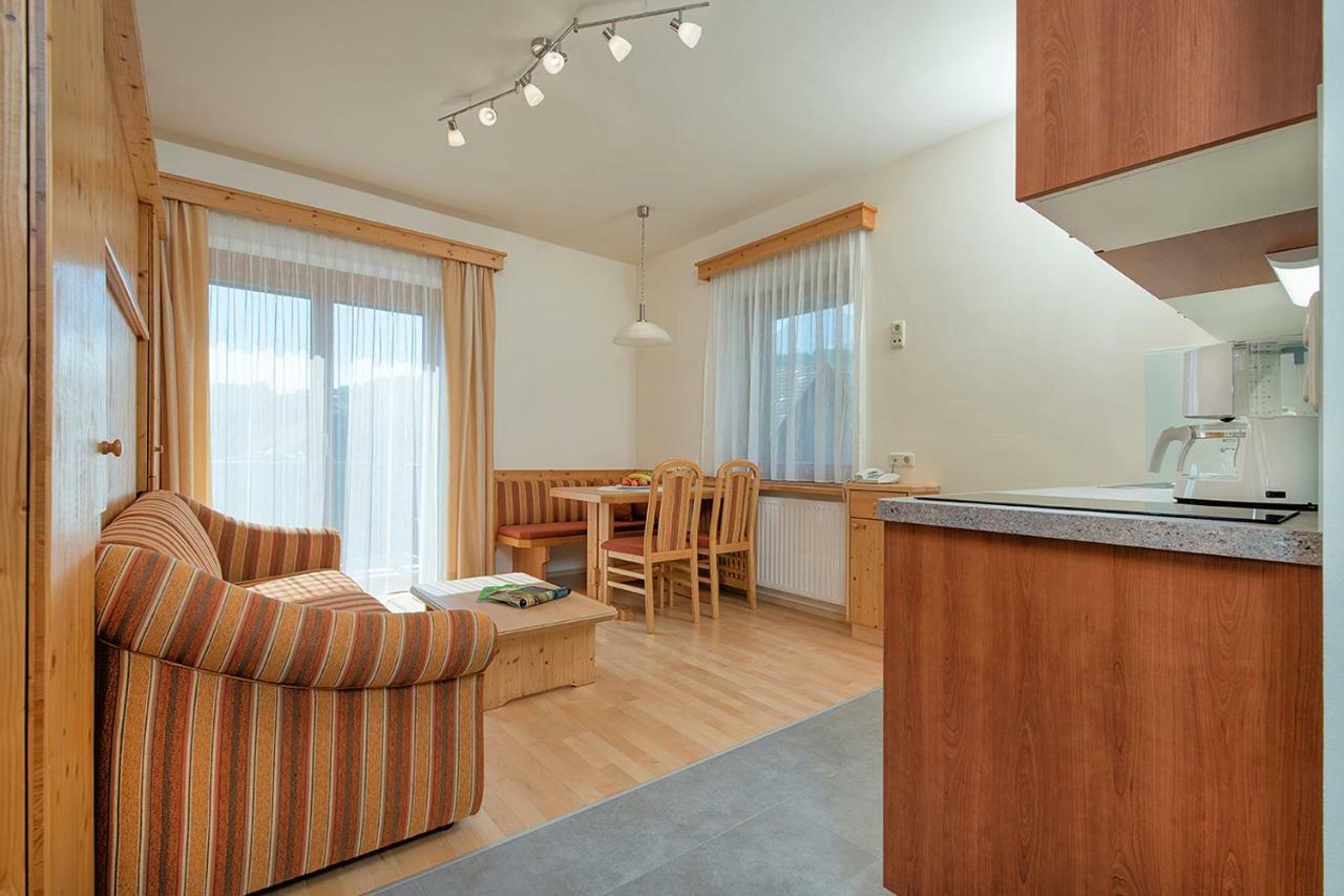 Hubertushof Hotell Latschach ober dem Faakersee Exteriör bild